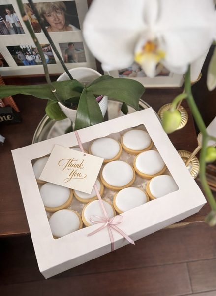 Gift Box with bow and tag (various colors)