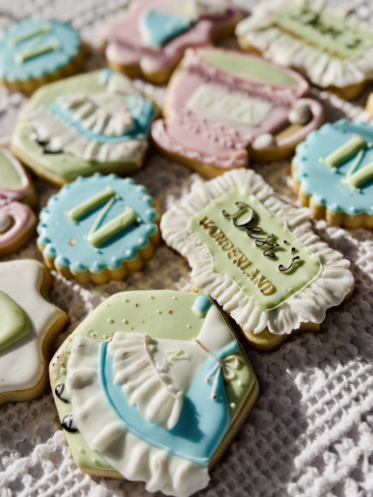 Alice in Wonderland cookie set