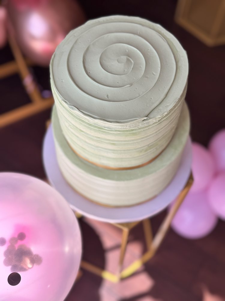 Simple Elegance: tiered cake