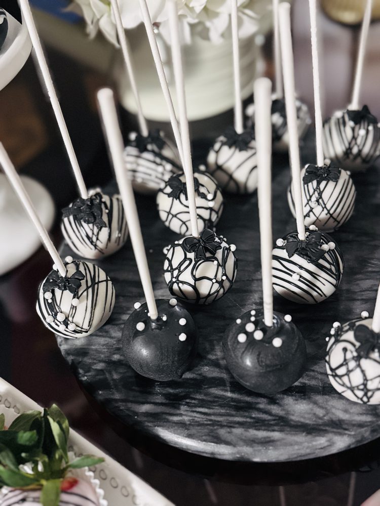 Custom Black&White Bow Bridal Sweets Collection