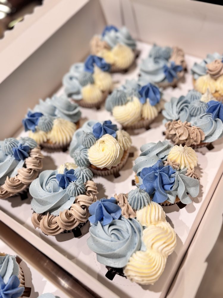 Decorative Swirl Cupcakes