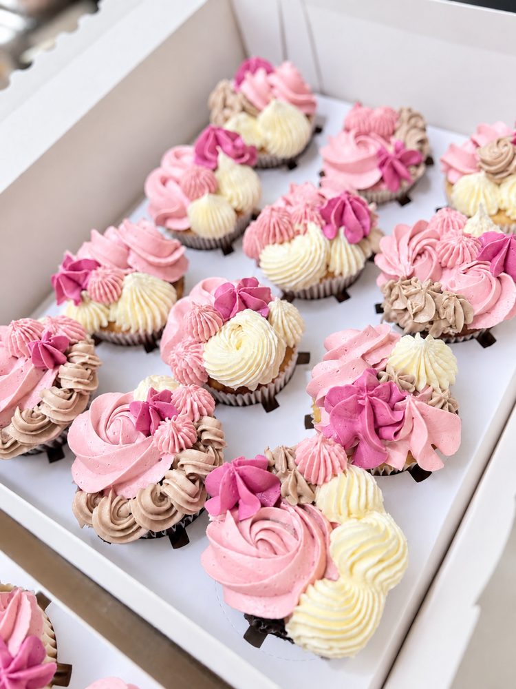 Decorative Swirl Cupcakes