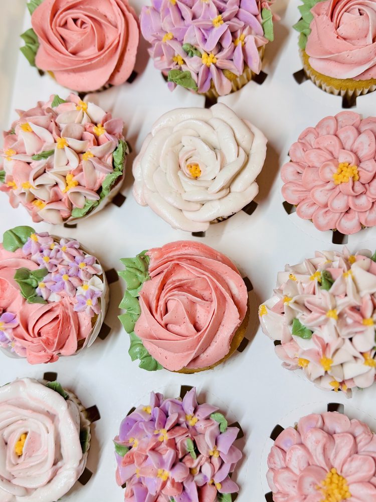 12 Garden Party Floral Cupcakes