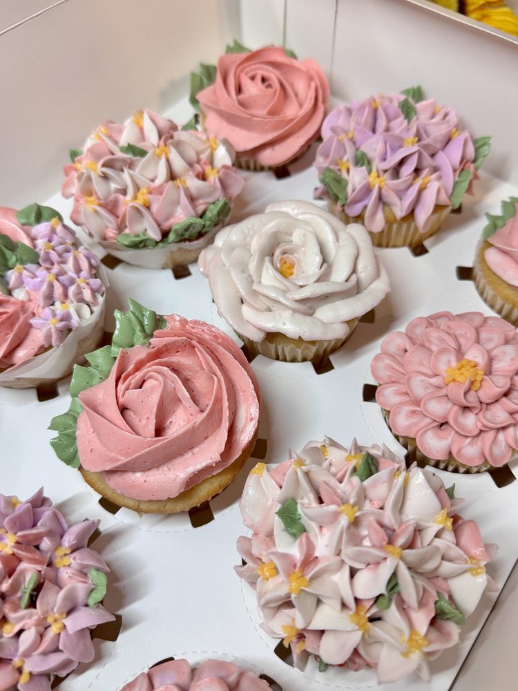 12 Garden Party Floral Cupcakes