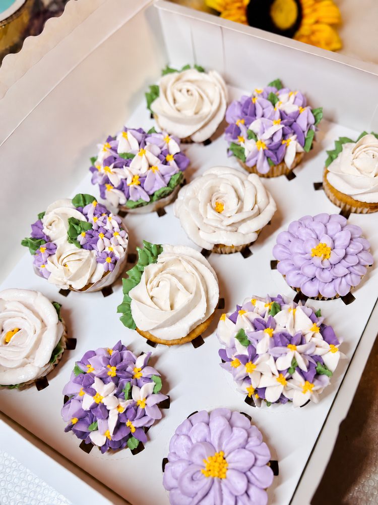 12 Garden Party Floral Cupcakes
