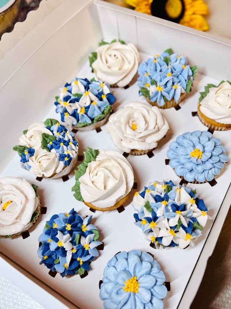 12 Garden Party Floral Cupcakes