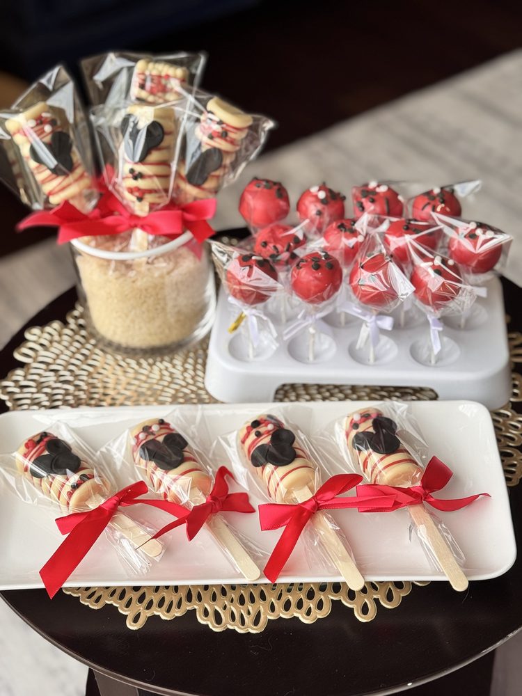 Mini Decorative Cakecicles Disney inspired.