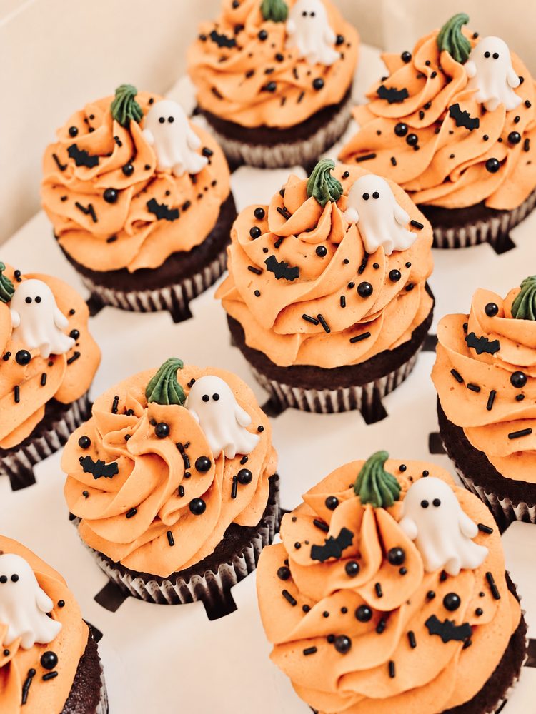 Pumpkin Patch Thanksgiving or Halloween Cupcakes