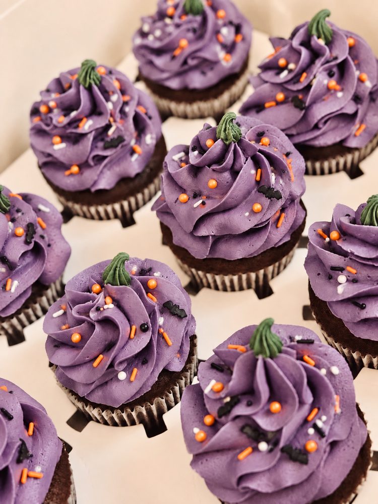 Pumpkin Patch Thanksgiving or Halloween Cupcakes
