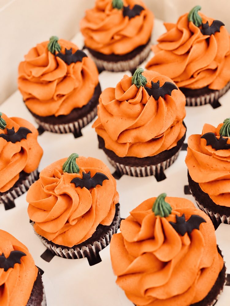 Pumpkin Patch Thanksgiving or Halloween Cupcakes